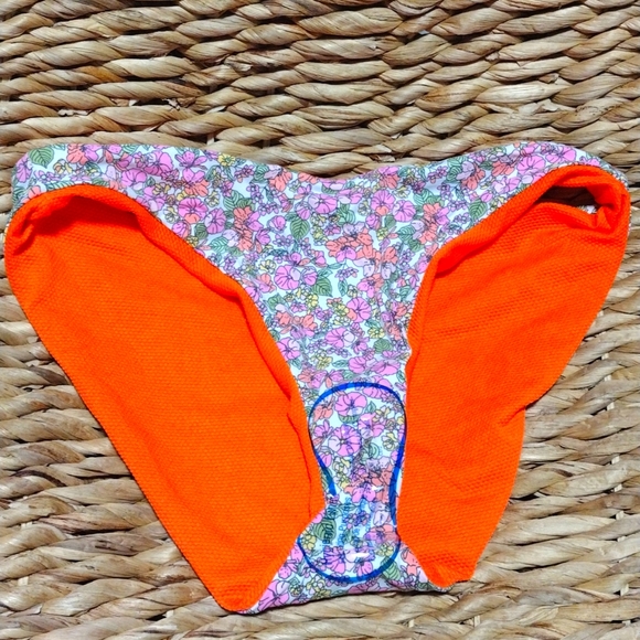 🆕 Maaji reversible floral swim bottoms - Picture 1 of 4